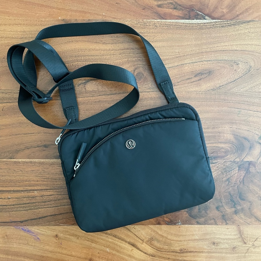 Lululemon Curved Lines Crossbody Bag
